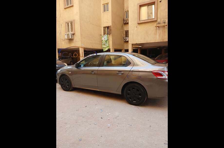 301 Peugeot برونزي