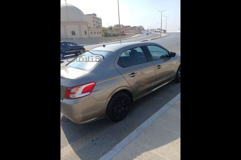 301 Peugeot برونزي