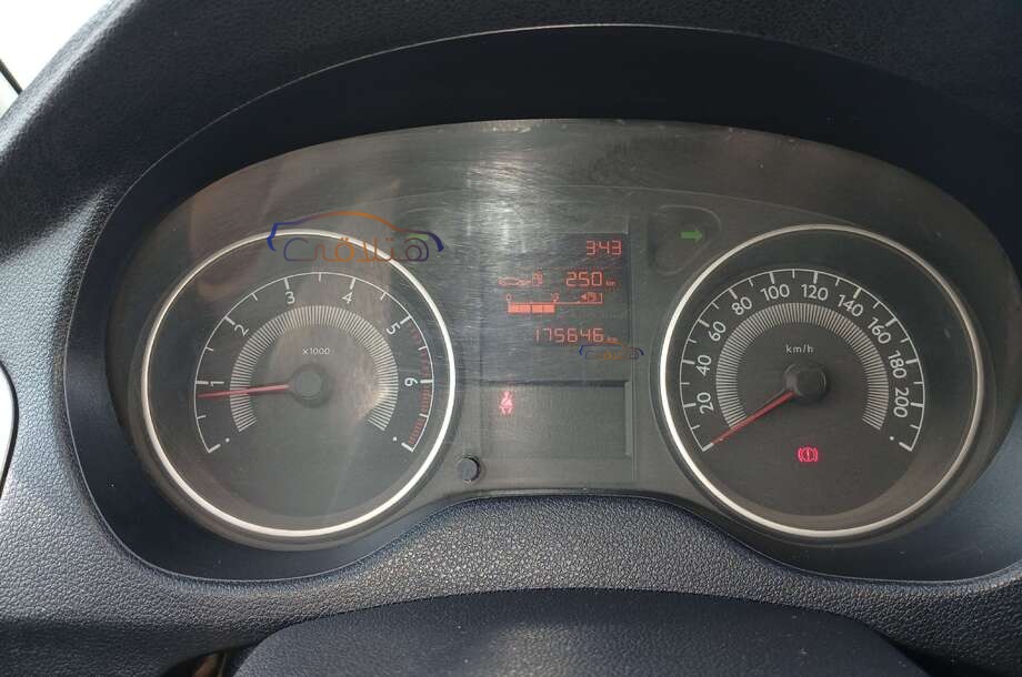 301 Peugeot برونزي