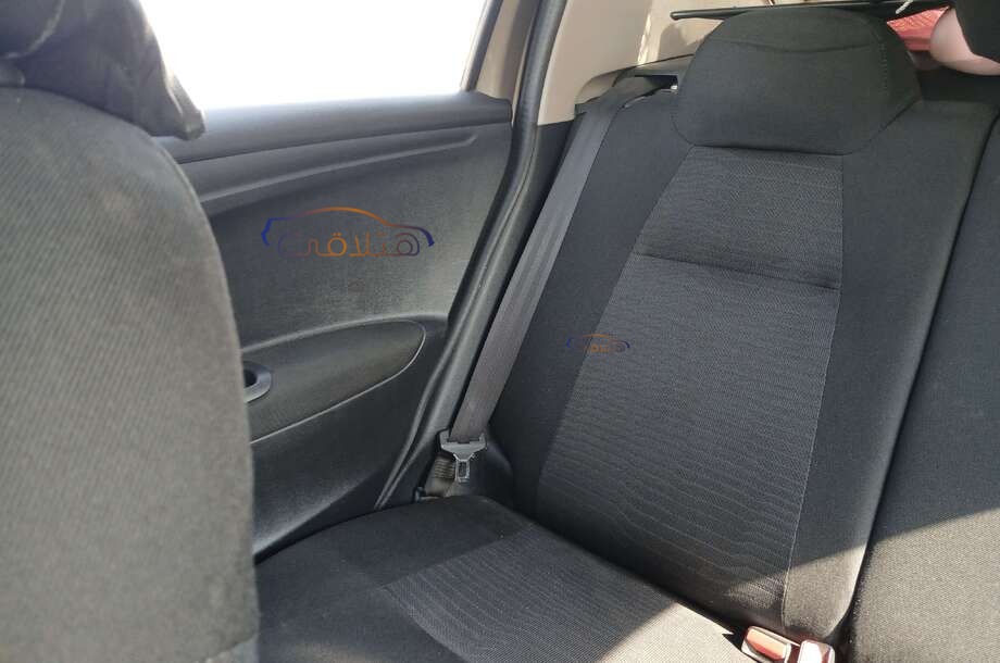 301 Peugeot برونزي