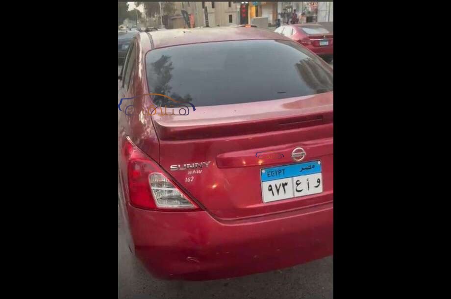 Sunny Nissan احمر