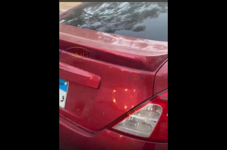 Sunny Nissan احمر