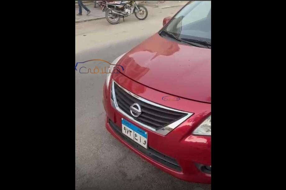 Sunny Nissan احمر