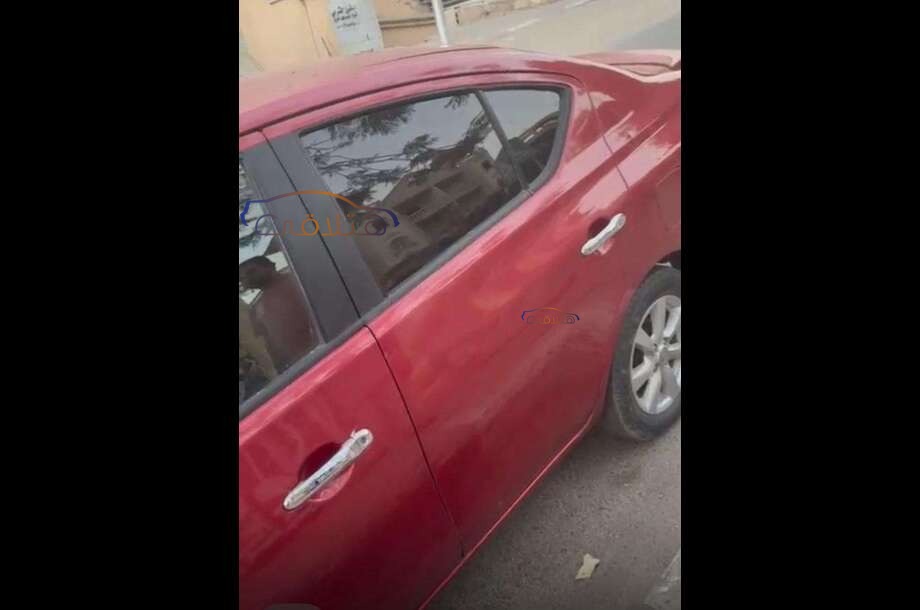 Sunny Nissan احمر