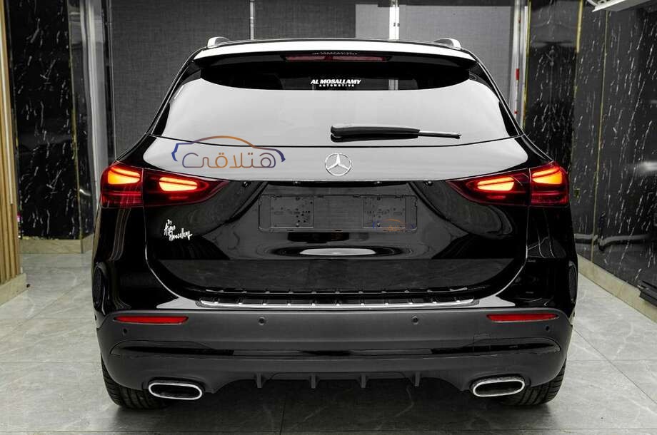 GLA 200 Mercedes أسود