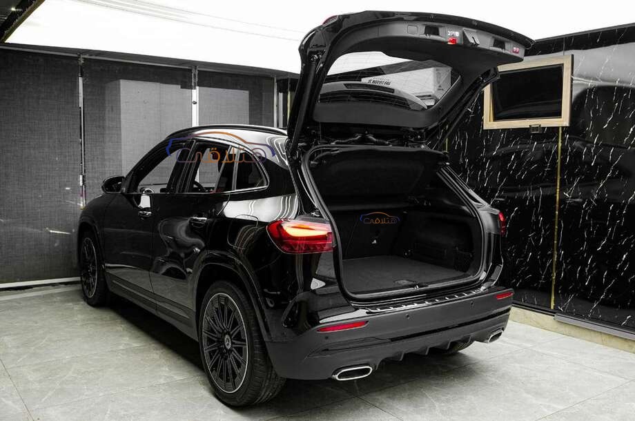 GLA 200 Mercedes أسود