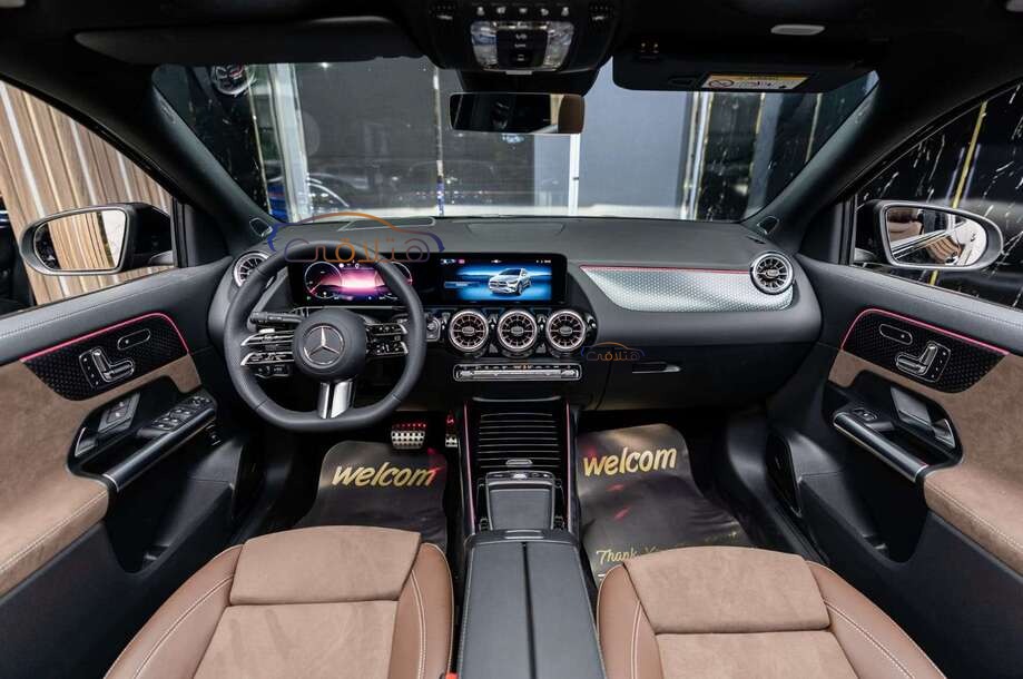 GLA 200 Mercedes أسود