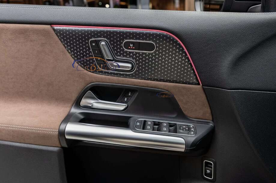 GLA 200 Mercedes أسود