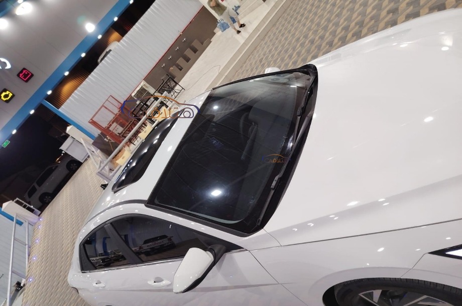 Elantra Hyundai أبيض