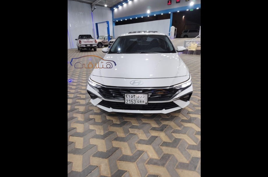 Elantra Hyundai أبيض