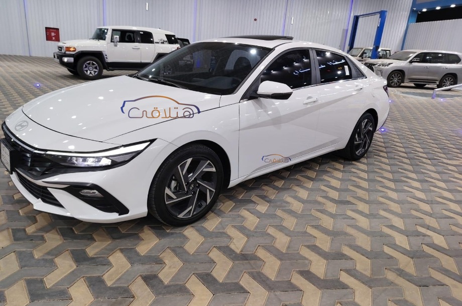 Elantra Hyundai أبيض