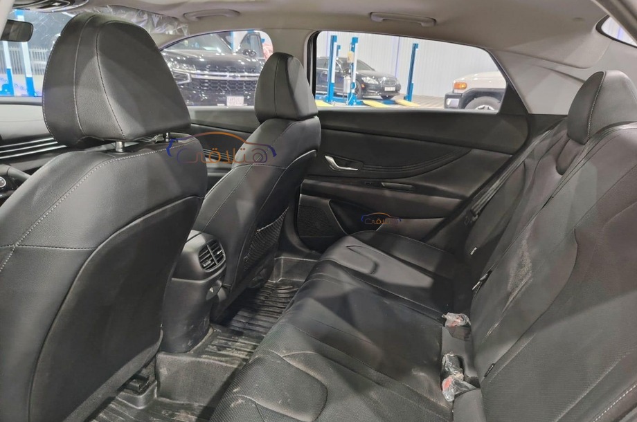 Elantra Hyundai أبيض