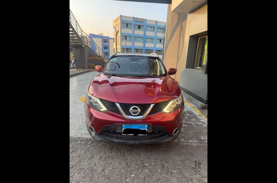 Qashqai Nissan احمر