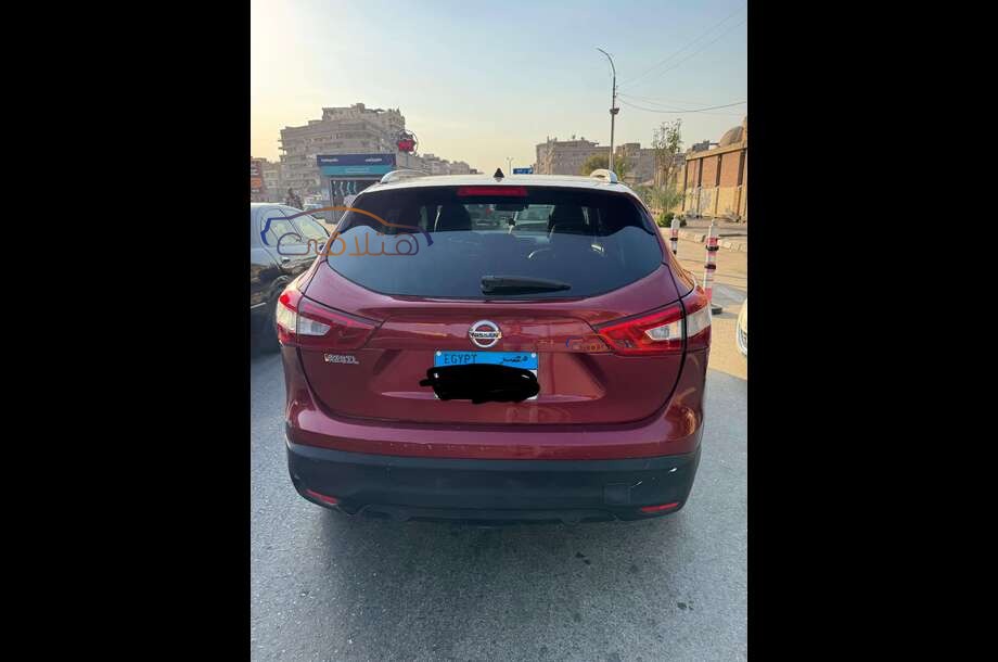 Qashqai Nissan احمر