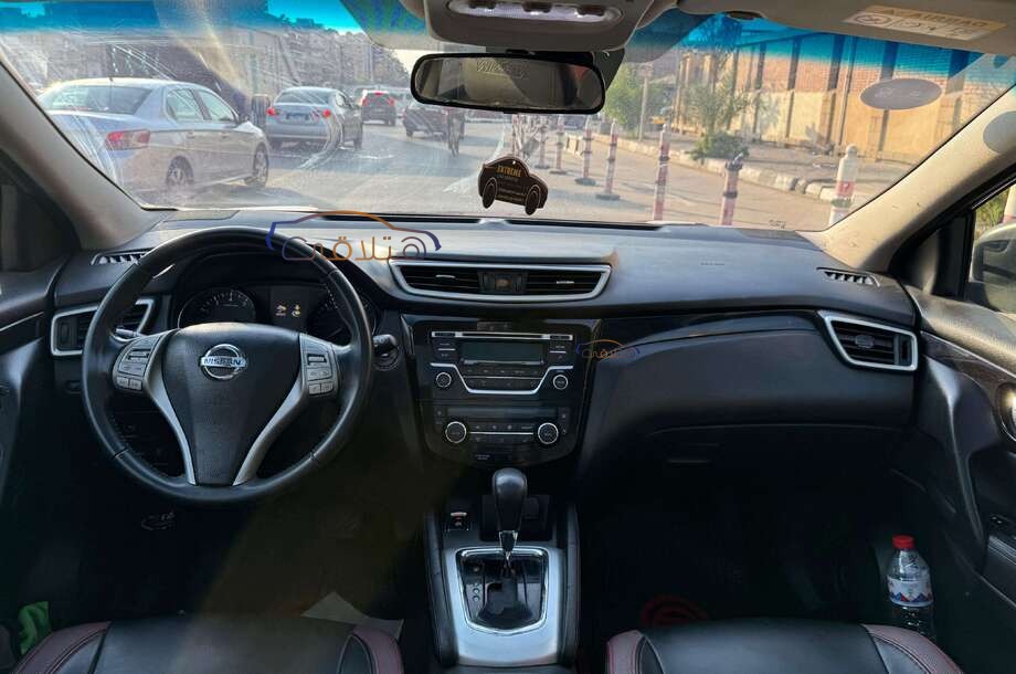 Qashqai Nissan احمر