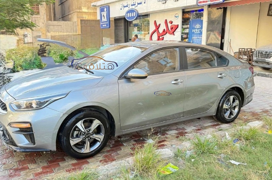 Grand Cerato Kia فضي