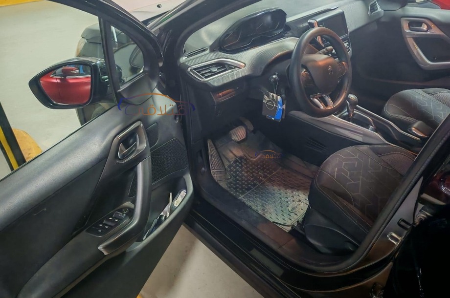 2008 Peugeot أسود