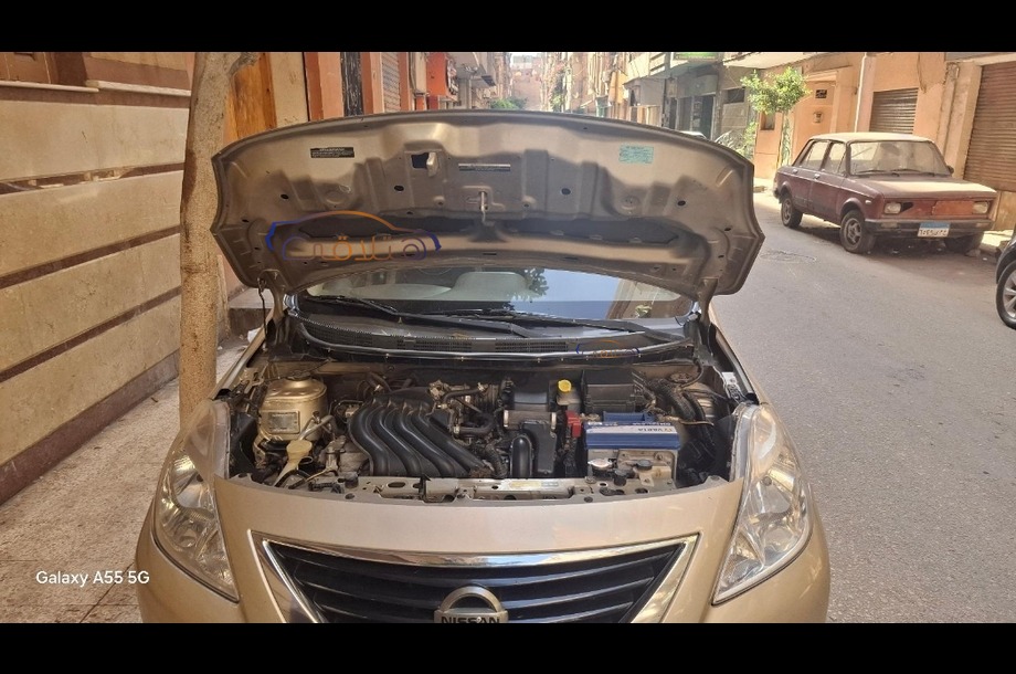 Sunny Nissan ذهبي