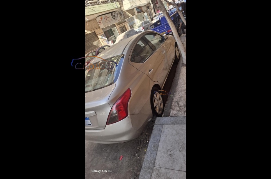 Sunny Nissan ذهبي