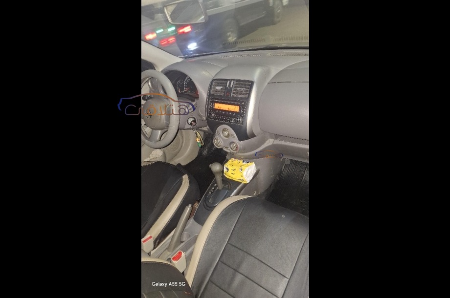 Sunny Nissan ذهبي