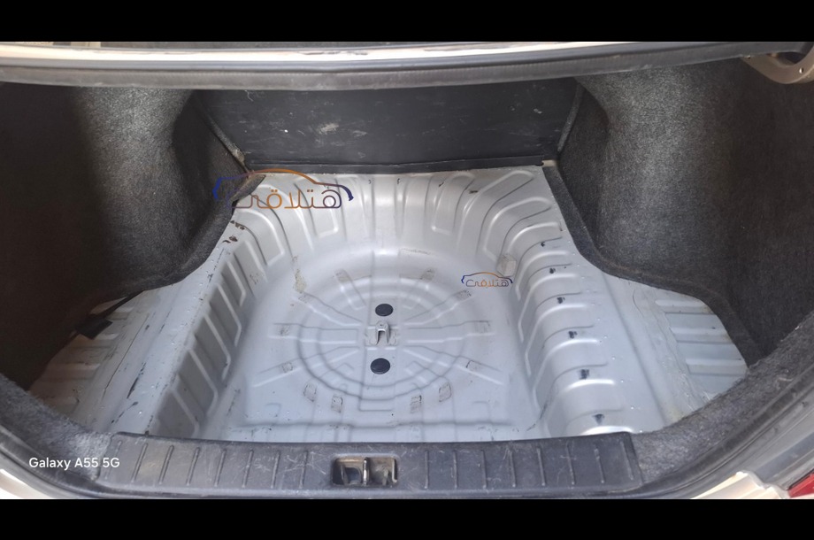 Sunny Nissan ذهبي