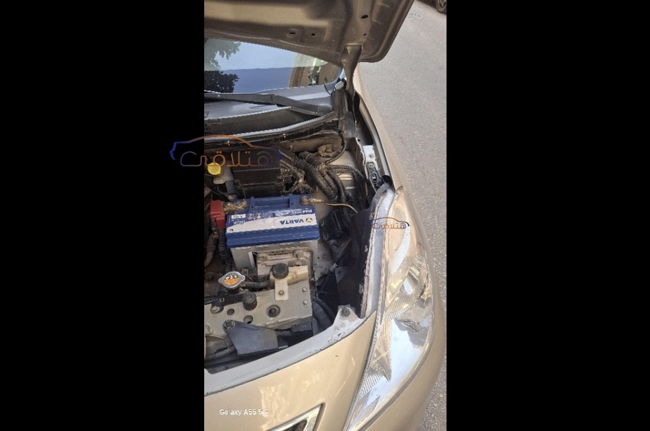 Sunny Nissan ذهبي