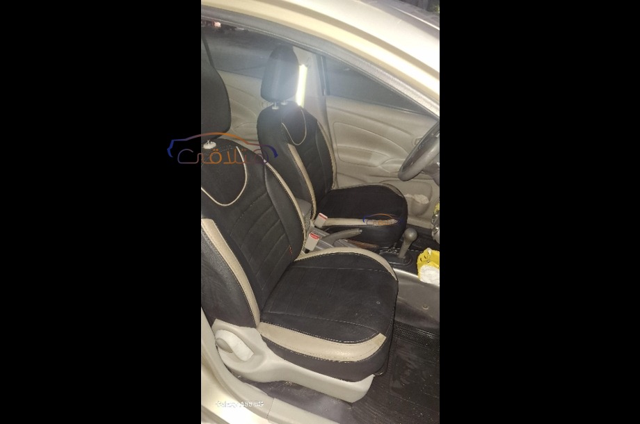 Sunny Nissan ذهبي