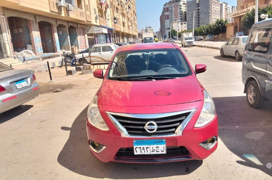 Sunny Nissan احمر