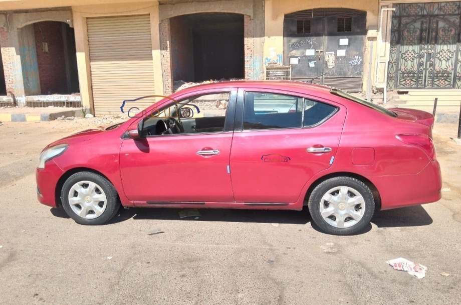 Sunny Nissan احمر