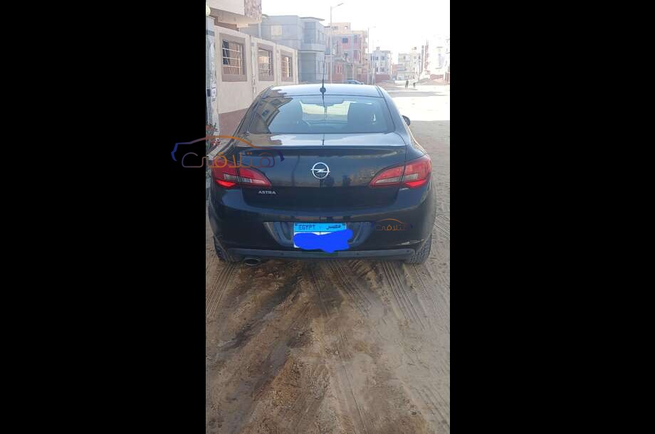 Astra Opel أسود