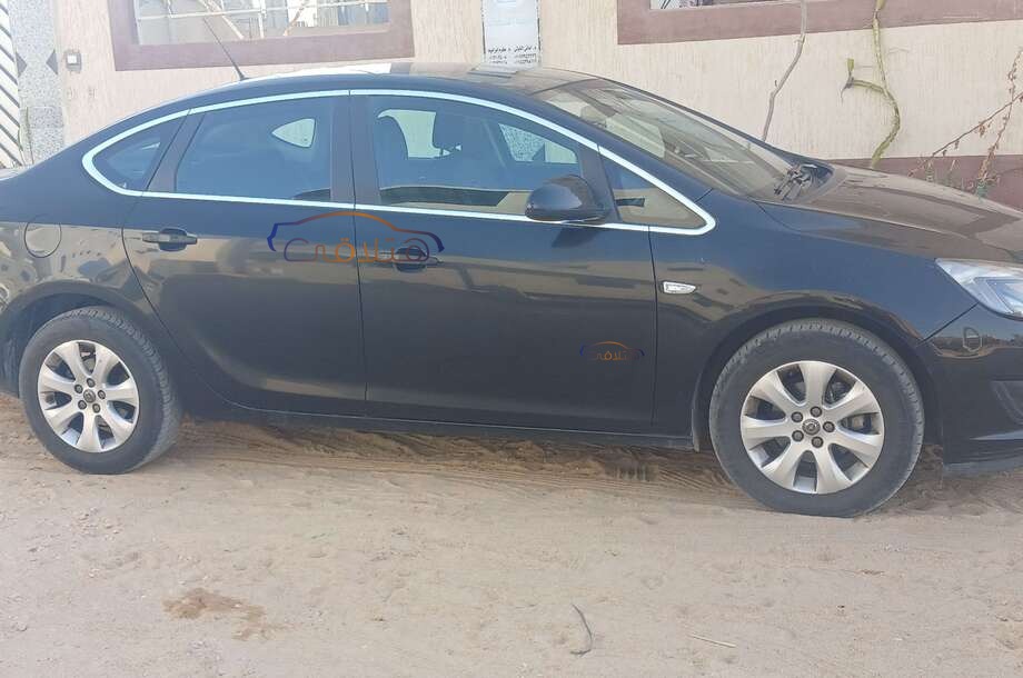 Astra Opel أسود