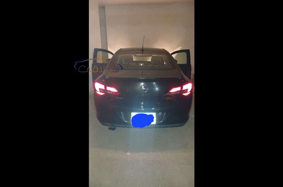 Astra Opel أسود