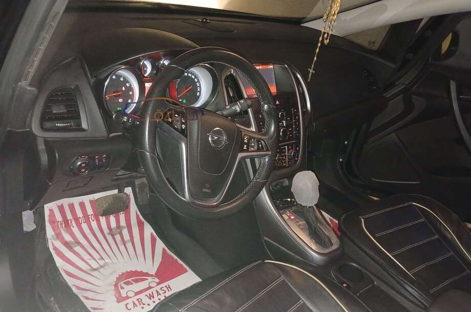Astra Opel أسود