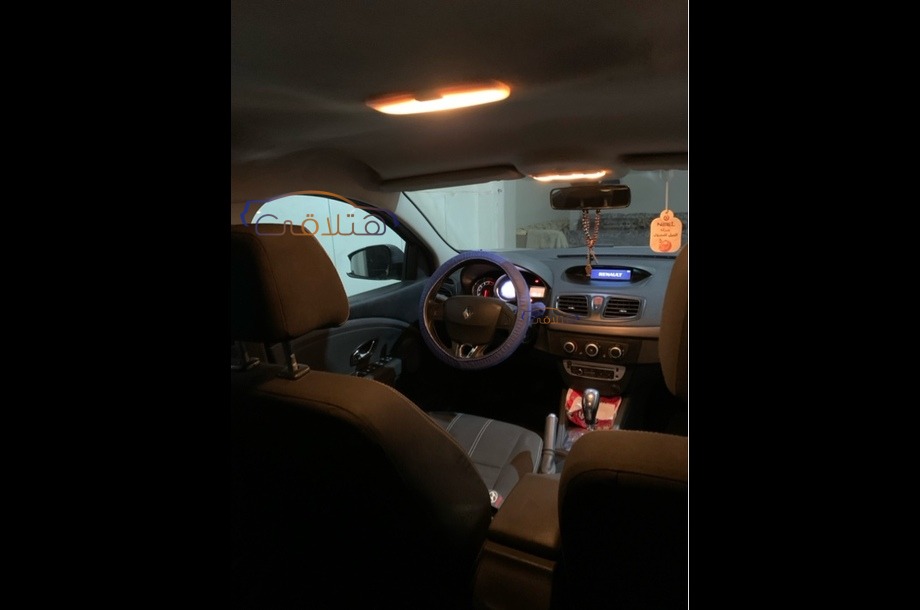 Fluence Renault فضي
