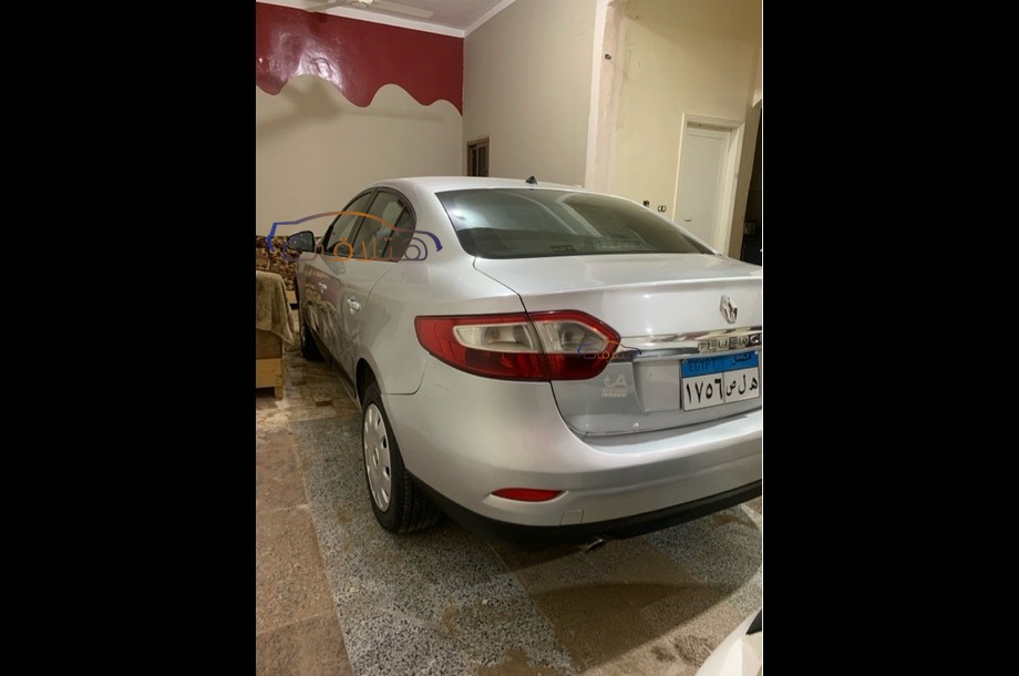 Fluence Renault فضي