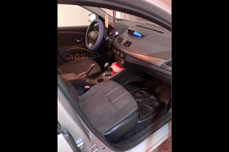 Fluence Renault فضي