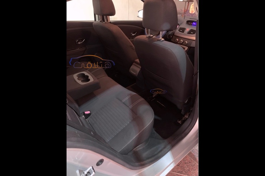 Fluence Renault فضي