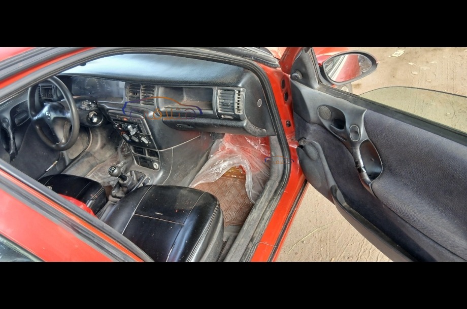 Vectra Opel احمر