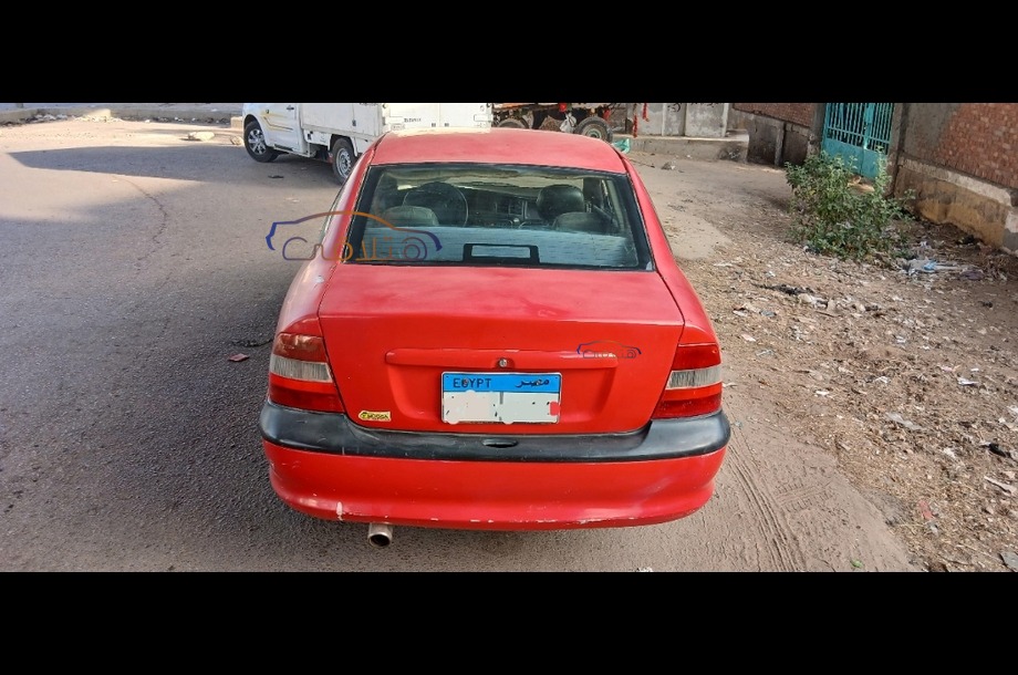 Vectra Opel احمر