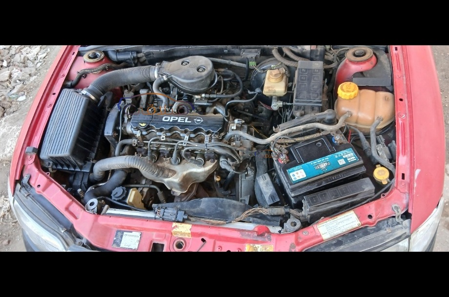 Vectra Opel احمر