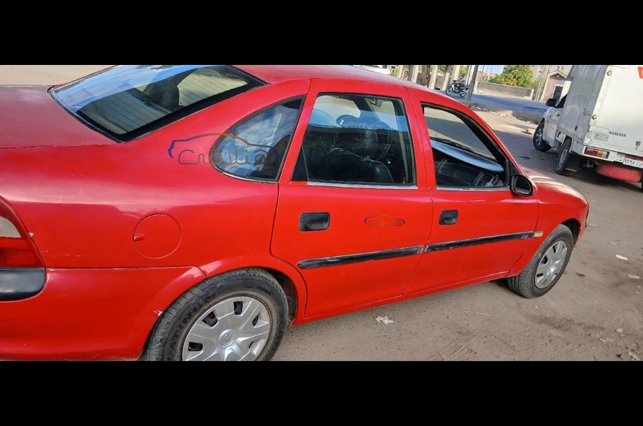 Vectra Opel احمر