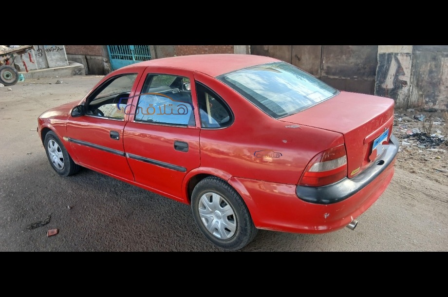 Vectra Opel احمر
