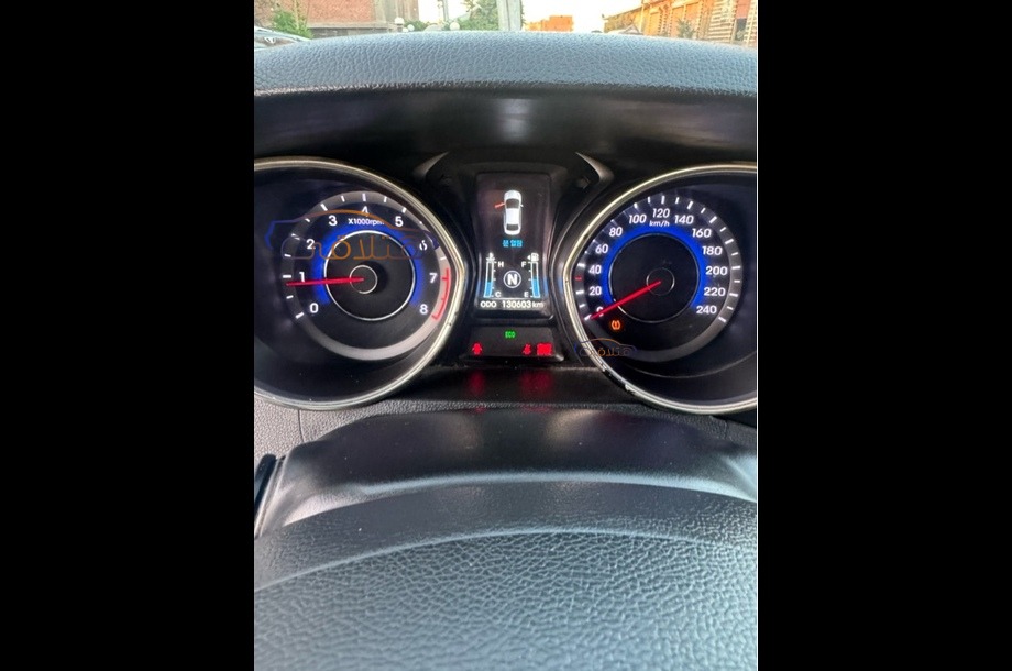 Avante Hyundai أبيض