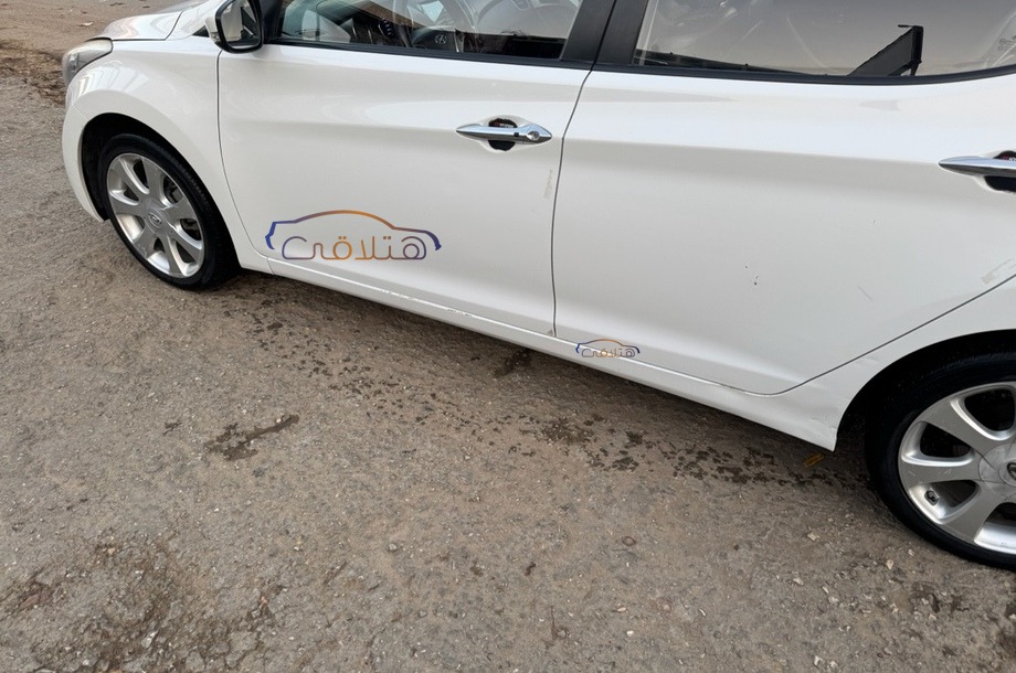 Avante Hyundai أبيض