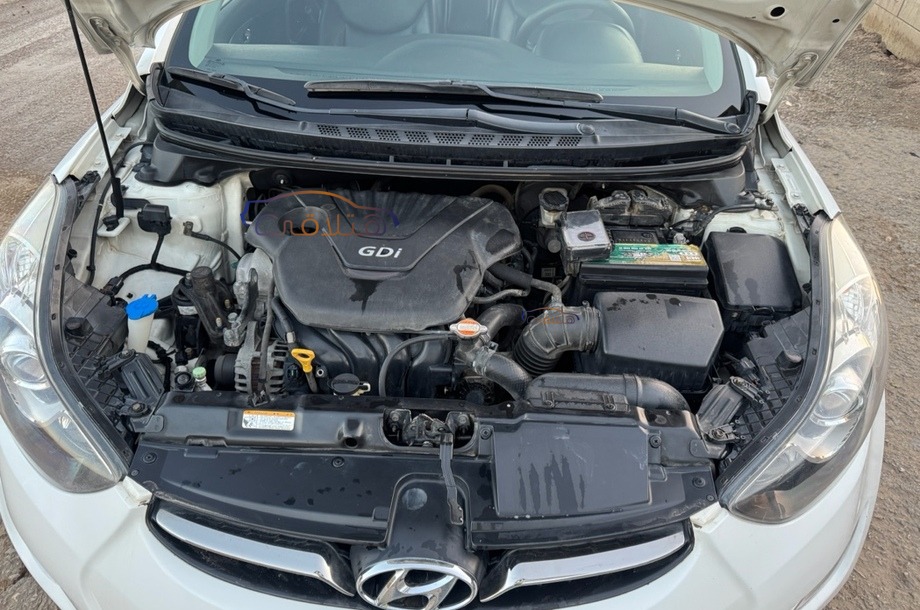 Avante Hyundai أبيض