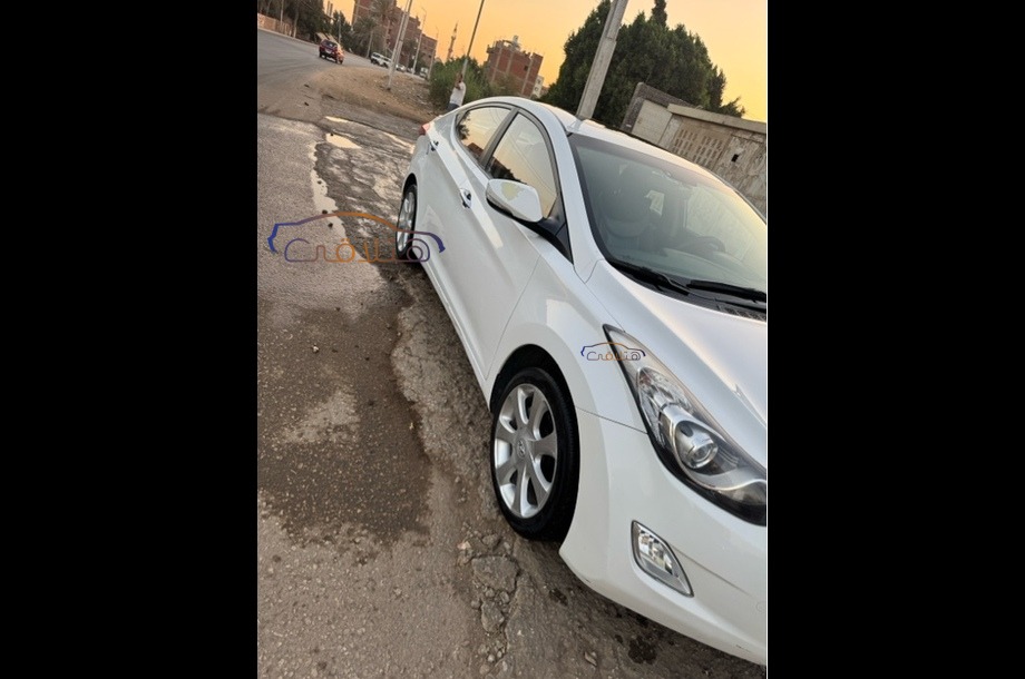 Avante Hyundai أبيض