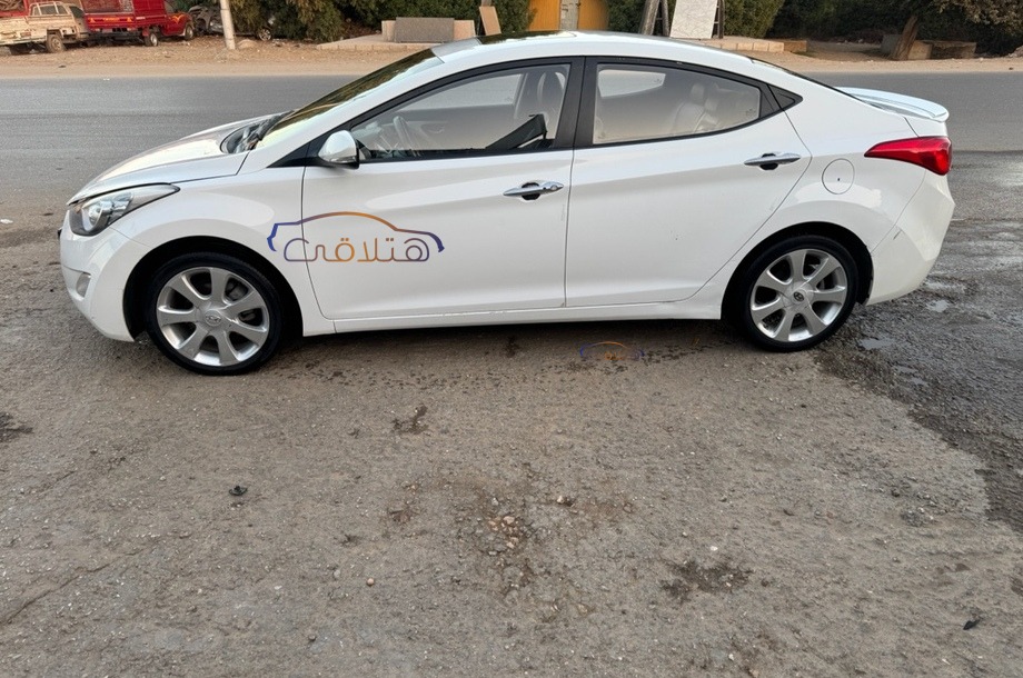Avante Hyundai أبيض