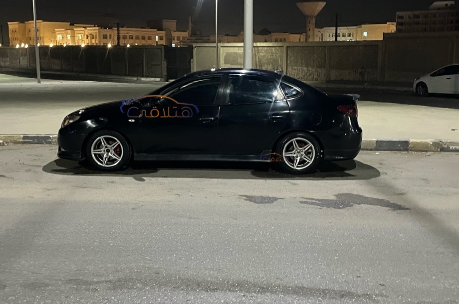 Avante Hyundai أسود