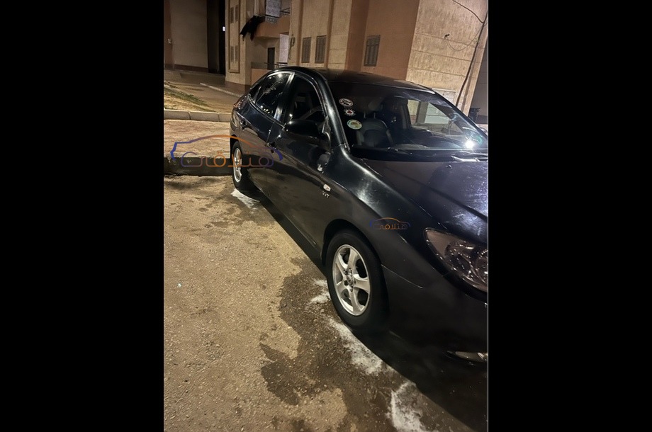 Avante Hyundai أسود