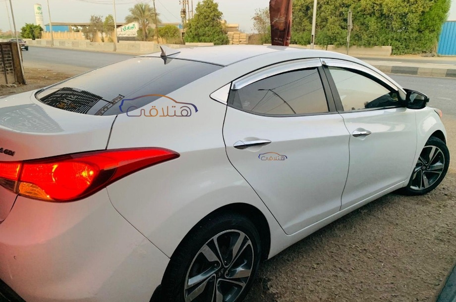 Avante Hyundai White